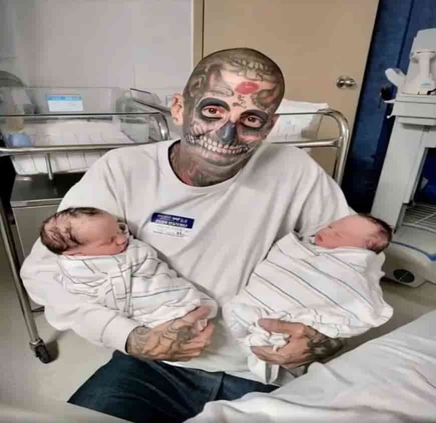 Dad With 240 Tattoos Faces Backlash As People Think He Is A Horrible Father – Then His Wife Reveals The Truth